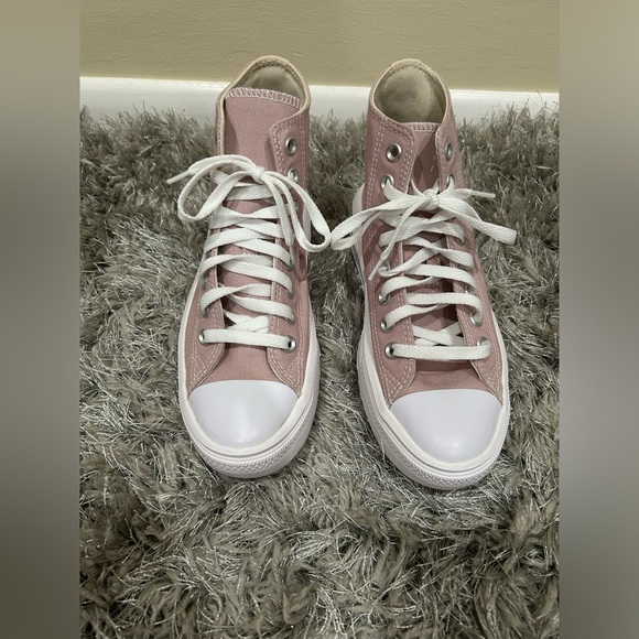 EUC Women’s Chuck Taylor All Star Move High - Picture 3 of 7